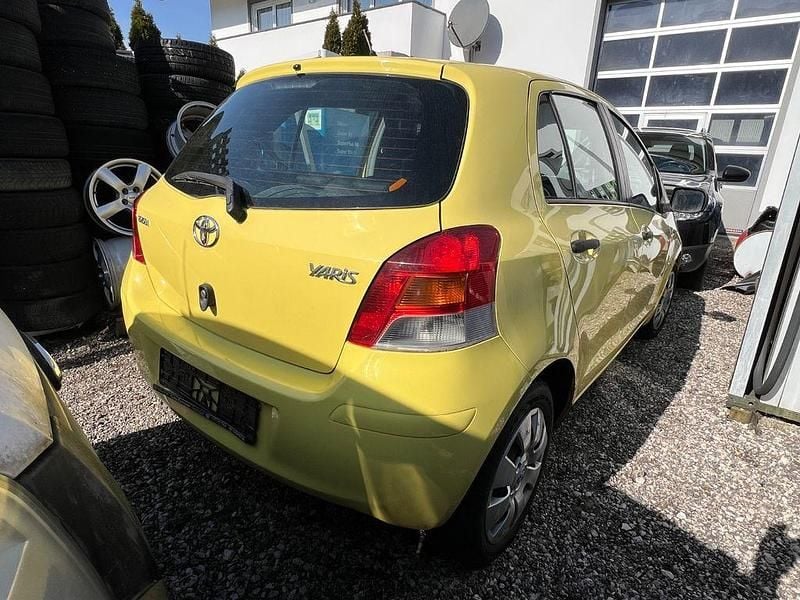 Gebraucht Toyota Yaris Cool 101 PS (74 kW) 2010 Gelb Kleinwagen