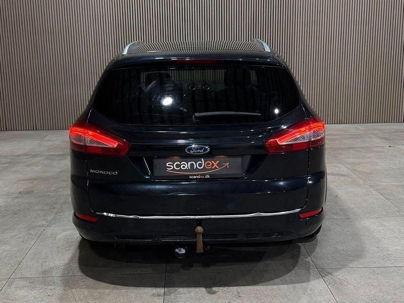 Gebraucht Ford Mondeo 163 PS (119 kW) 2014 Schwarz Limousine