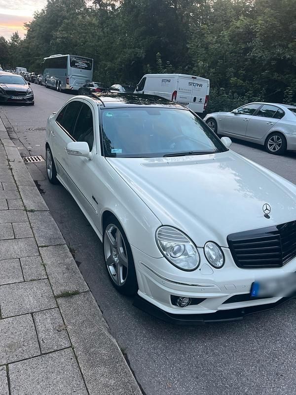 Weiß Gebraucht 2009 Mercedes E63 AMG AMG Limousine | 16.000 € - Bild 1/4