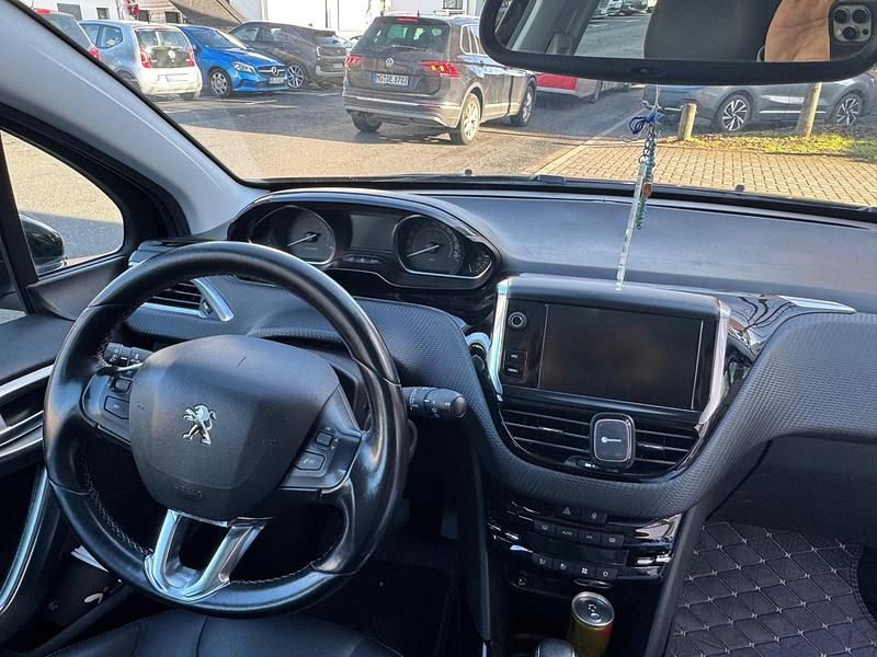 Gebraucht Peugeot 2008 102 PS (75 kW) 2018 Schwarz SUV