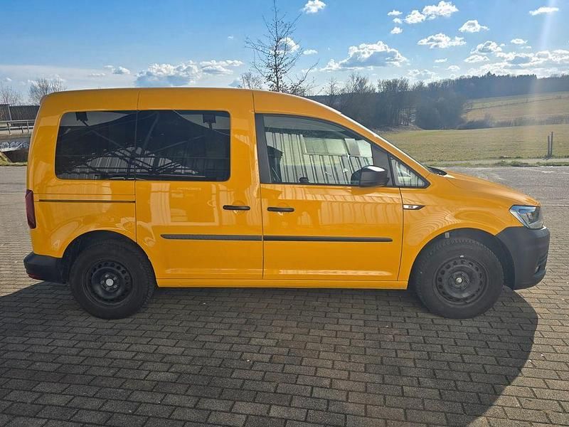 Gebraucht VW Caddy Trendline 102 PS (75 kW) 2020 Gelb Van / Kleinbus