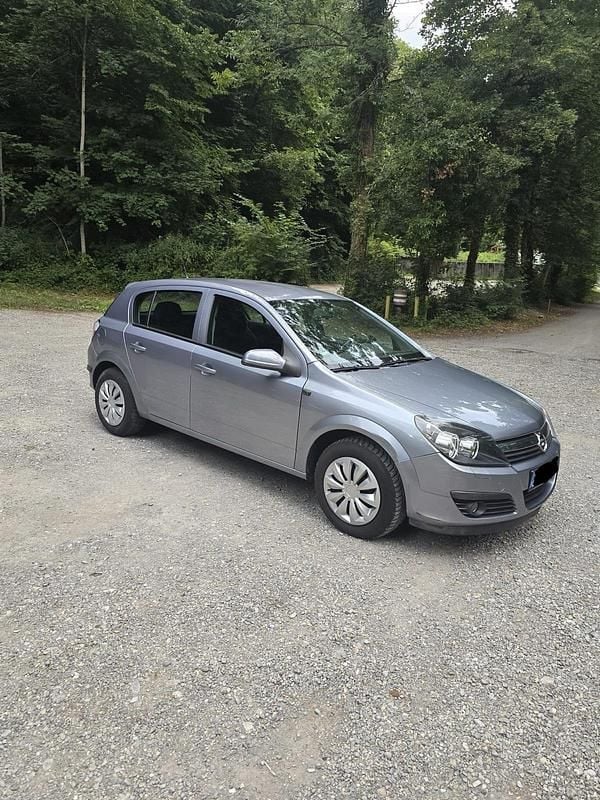 Grau Gebraucht 2006 Opel Astra Kleinwagen | 2.500 € (Guter Preis) - Bild 1/4