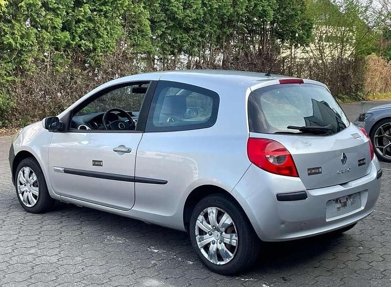 Silber Gebraucht 2008 Renault Clio II Extreme Limousine | 1.300 € (Guter Preis) - Bild 1/4