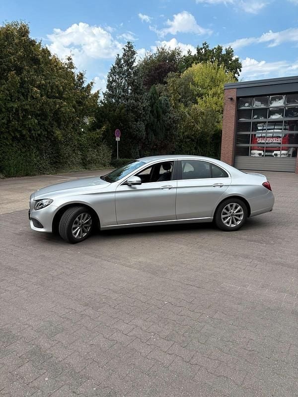 Gebraucht Mercedes E200 184 PS (135 kW) 2018 Silber Limousine