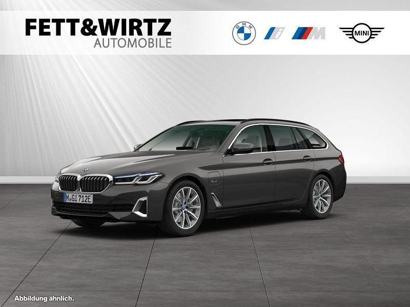Sophistograu brillanteffekt metallic Gebraucht 2022 BMW 530e Luxury Line Kombi | 37.390 € (Fairer Preis) - Bild 1/3