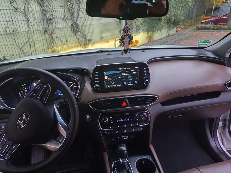 Weiß Gebraucht 2019 Hyundai Santa Fe Style SUV | 26.000 € (Etwas zu teuer) - Bild 1/4