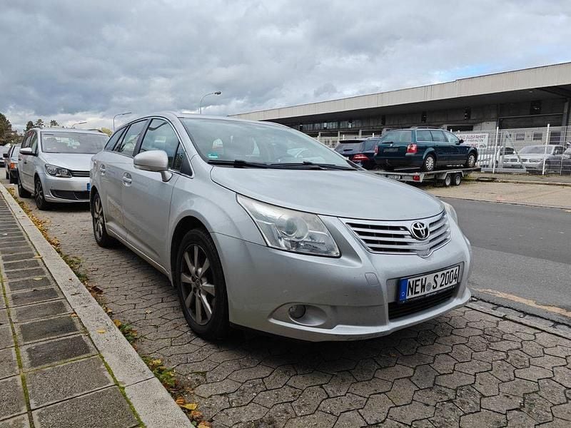Grau Gebraucht 2010 Toyota Avensis Sol Kombi | 2.700 € (Superpreis) - Bild 1/4