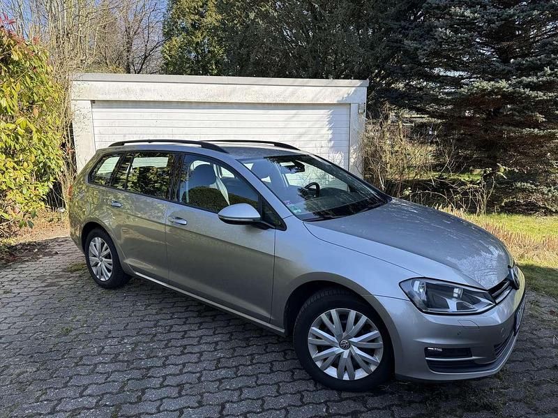 Gebraucht VW Golf VII Trendline 110 PS (80 kW) 2015 Grau Kleinwagen