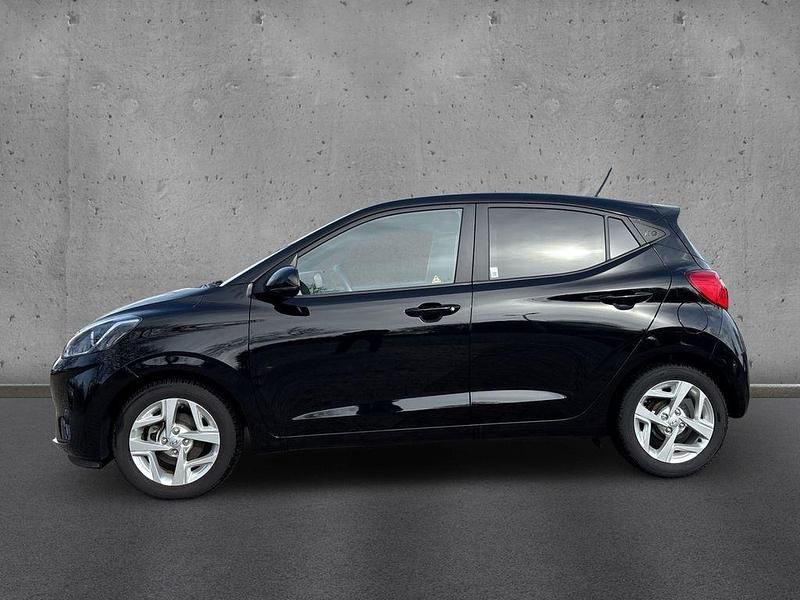 Gebraucht Hyundai i10 GO! 67 PS (49 kW) 2023 Schwarz Kleinwagen
