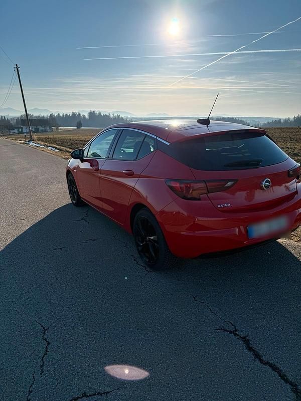 Gebraucht Opel Astra 150 PS (110 kW) 2017 Rot Limousine