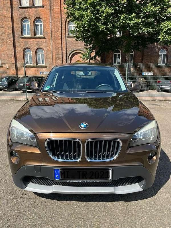Braun Gebraucht 2011 BMW X1 SUV | 7.600 € (Superpreis) - Bild 1/4