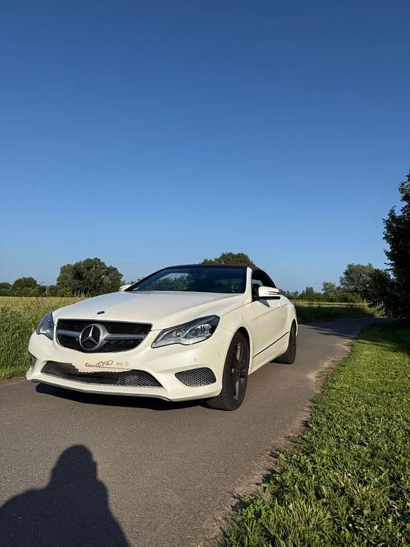 Weiß Gebraucht 2014 Mercedes E220 Cabrio | 16.700 € (Fairer Preis) - Bild 1/4