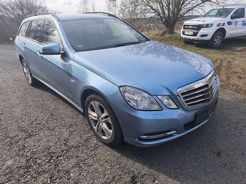 Second-hand Mercedes E220 170 CP (125 kW) 2012 Albastru Break