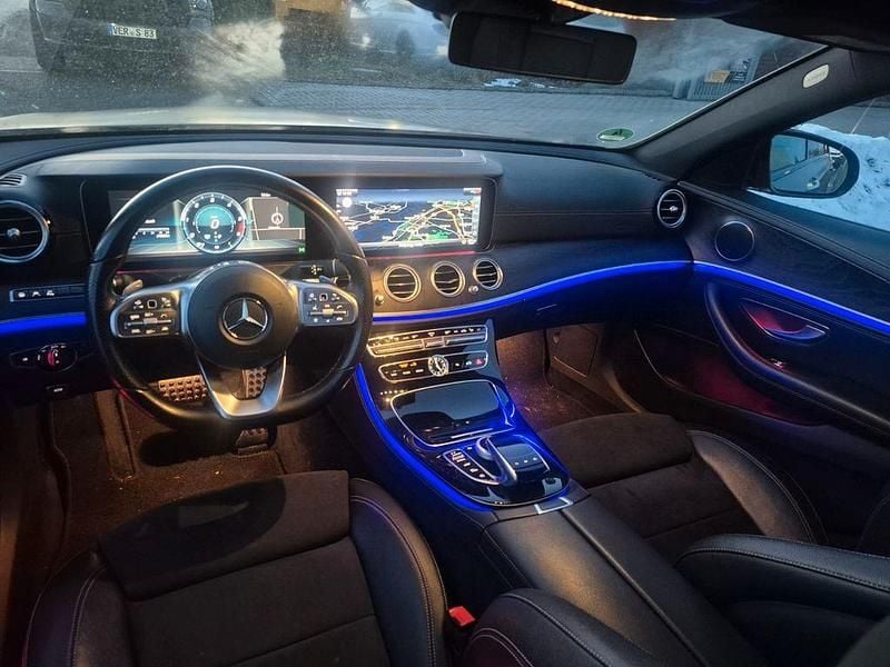 Grau Gebraucht 2018 Mercedes E220 AMG Limousine | 24.900 € (Superpreis) - Bild 1/4