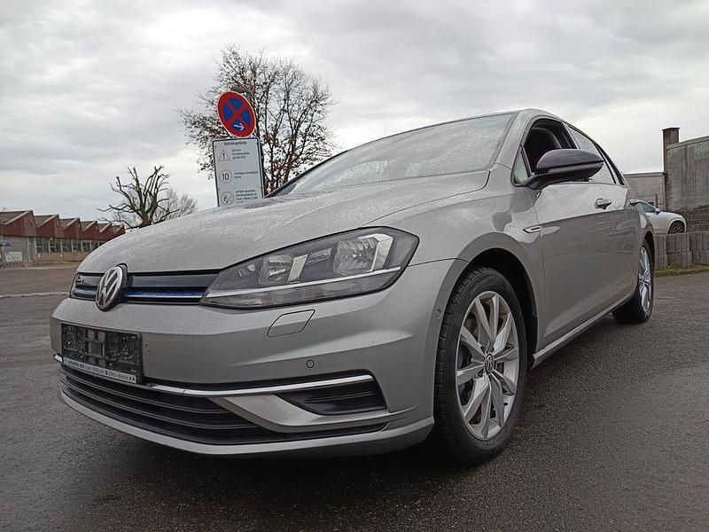 Silber Gebraucht 2019 VW Golf IQ Drive Limousine | 16.999 € (Guter Preis) - Bild 1/4