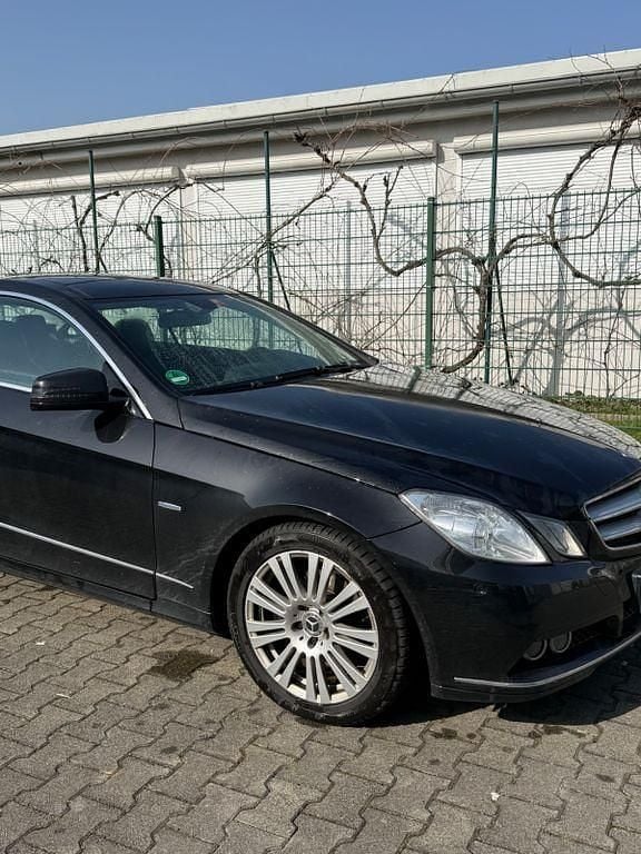Gebraucht Mercedes E220 Avantgarde 170 PS (125 kW) 2011 Schwarz Coupé