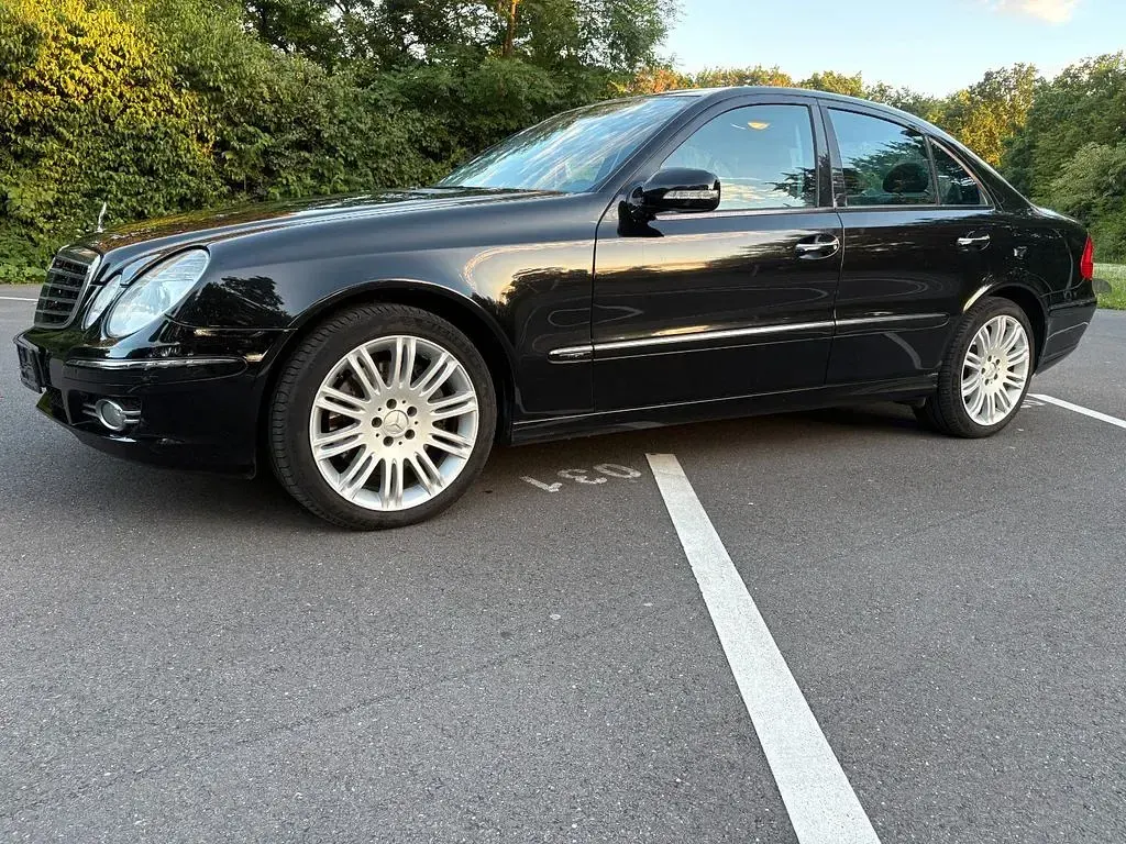 Gebraucht Mercedes E320 224 PS (164 kW) 2008 Schwarz Limousine