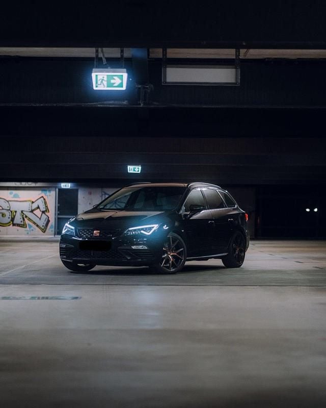 Schwarz Gebraucht 2020 Cupra Leon Kombi | 23.490 € (Guter Preis) - Bild 1/4