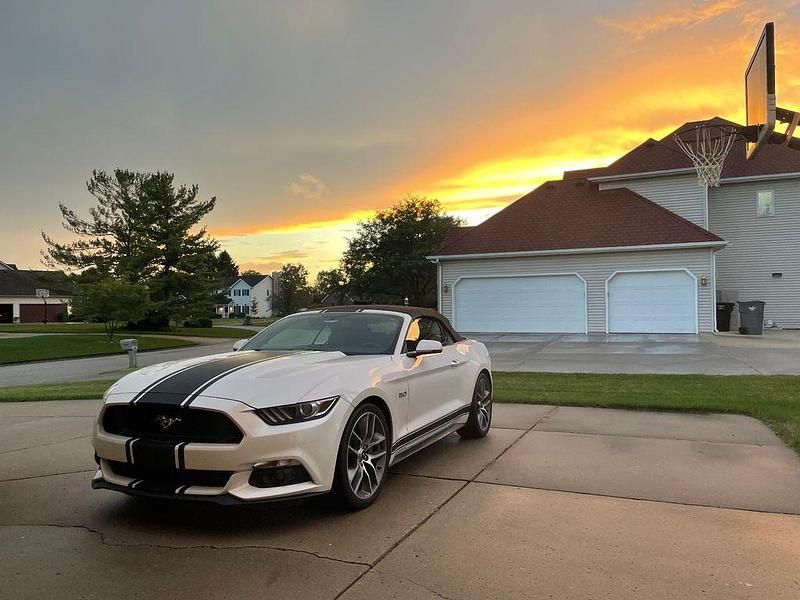 Weiß Gebraucht 2017 Ford Mustang GT Cabrio | 31.499 € (Guter Preis) - Bild 1/4
