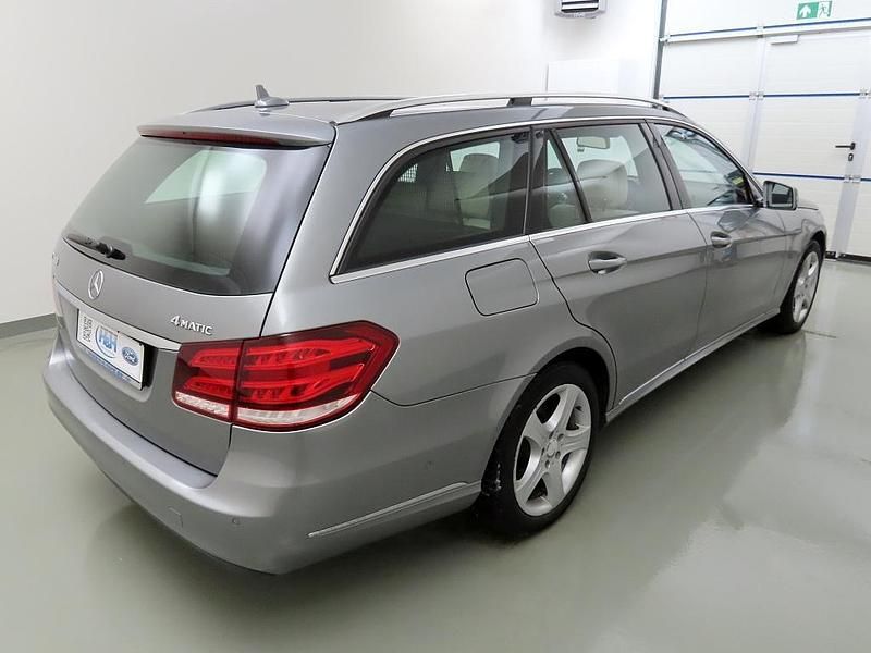 Gebraucht Mercedes E300 Elegance 252 PS (185 kW) 2014 Silber Kombi