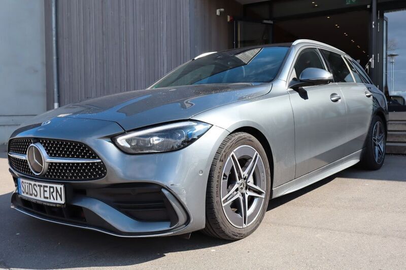 Grau Gebraucht 2021 Mercedes C300 AMG Kombi | 28.490 € (Fairer Preis) - Bild 1/4
