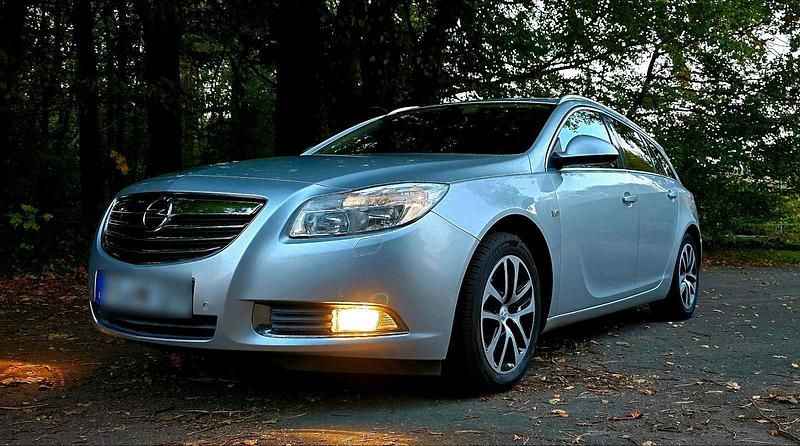 Silber Gebraucht 2011 Opel Insignia Kombi | 2.000 € (Superpreis) - Bild 1/3