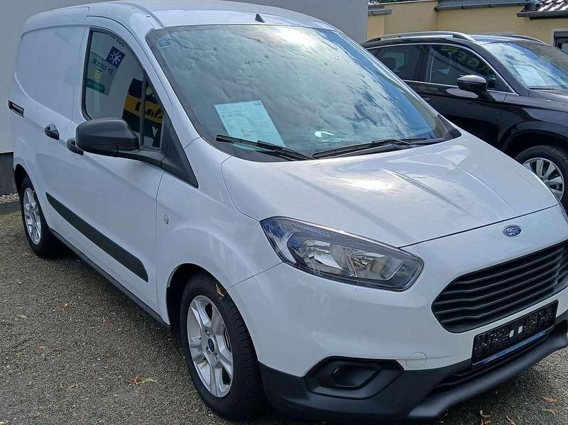 Gebraucht Ford Transit Trend 101 PS (74 kW) 2023 Frostweiß Van / Kleinbus