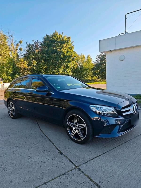 Gebraucht Mercedes C220 204 PS (150 kW) 2018 Blau Kombi