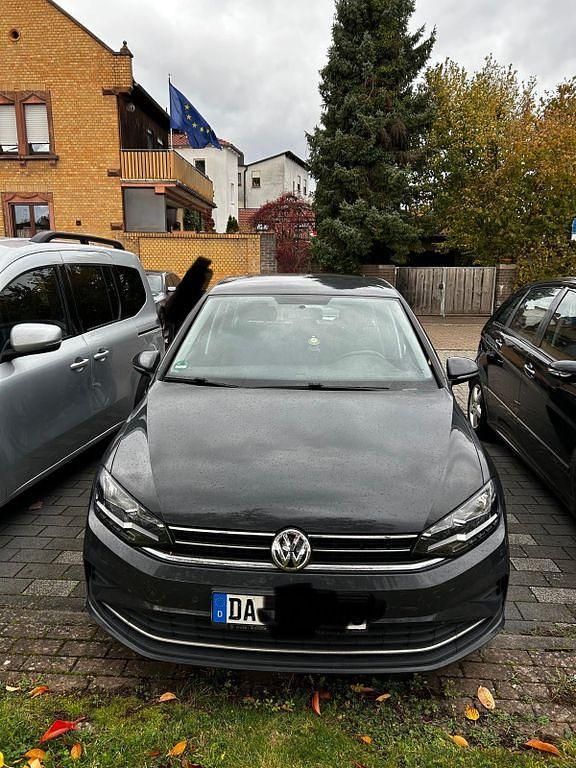 Grau Gebraucht 2018 VW Golf Sportsvan Comfortline Van / Kleinbus | 9.900 € (Superpreis) - Bild 1/4