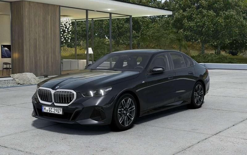 Neu BMW 540 303 PS (222 kW) 2026 Sophistograu brillanteffekt me Limousine