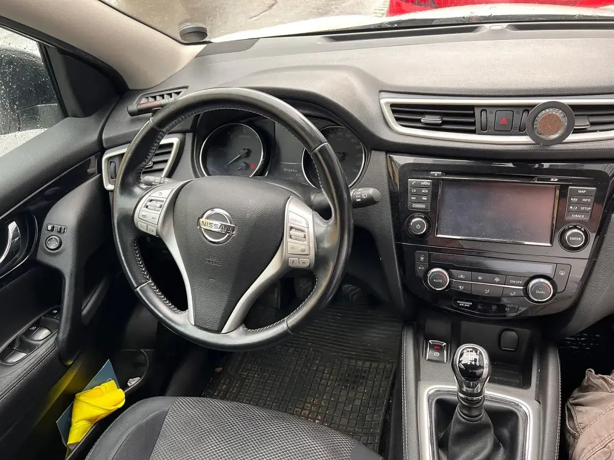 Gebraucht Nissan Qashqai 130 PS (95 kW) 2014 Weiß SUV