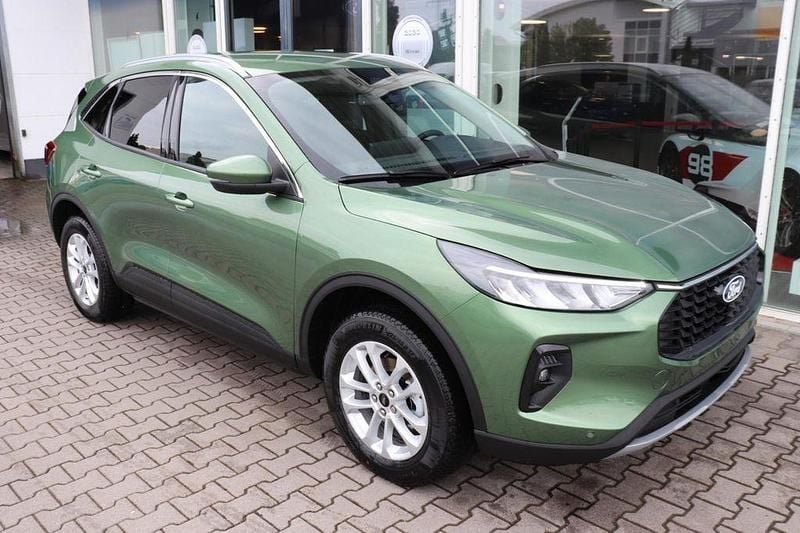 Gebraucht Ford Kuga Titanium 242 PS (177 kW) 2025 Bursting green metallic SUV