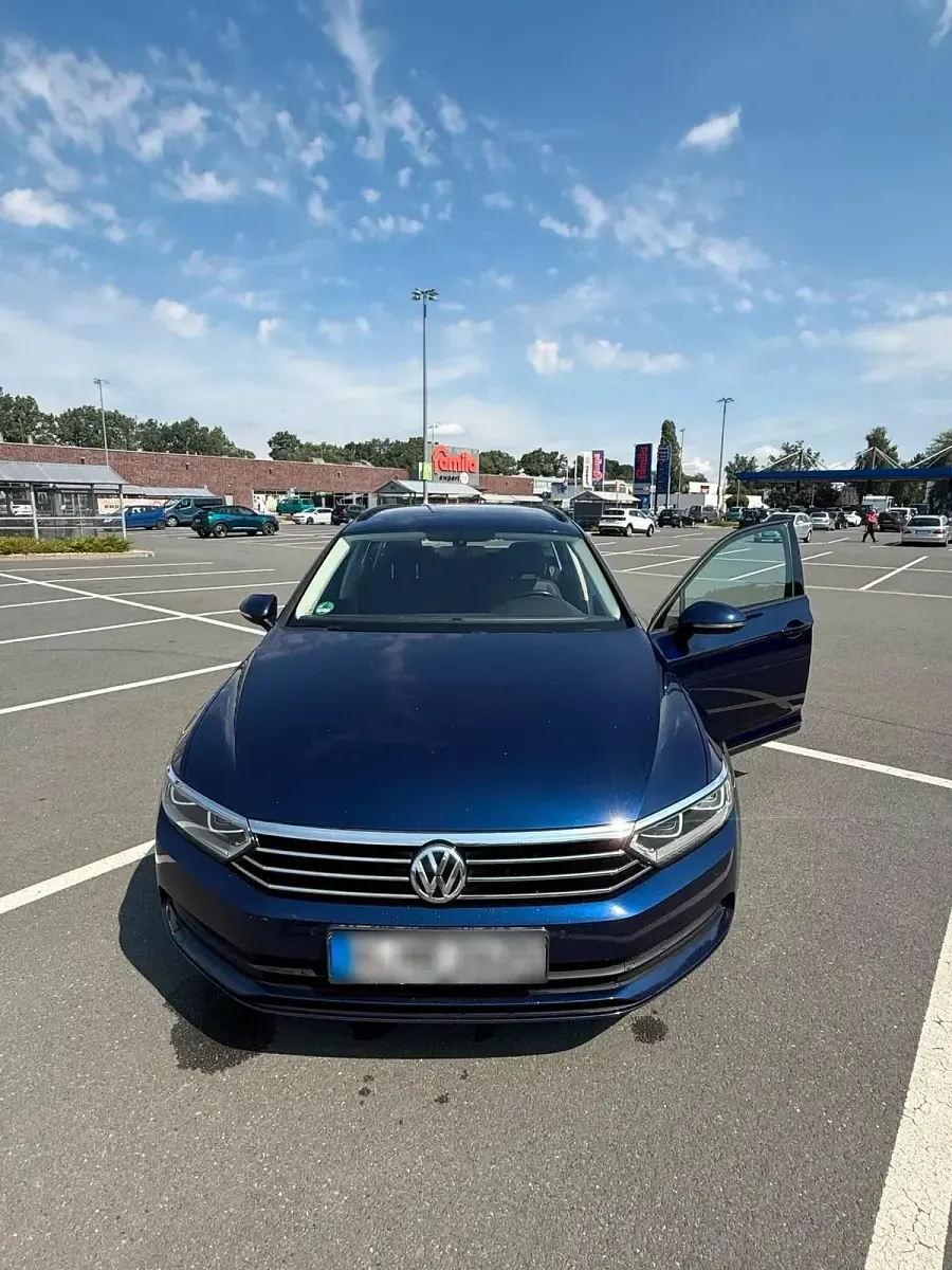 Gebraucht VW Passat 150 PS (110 kW) 2019 Blau Kombi