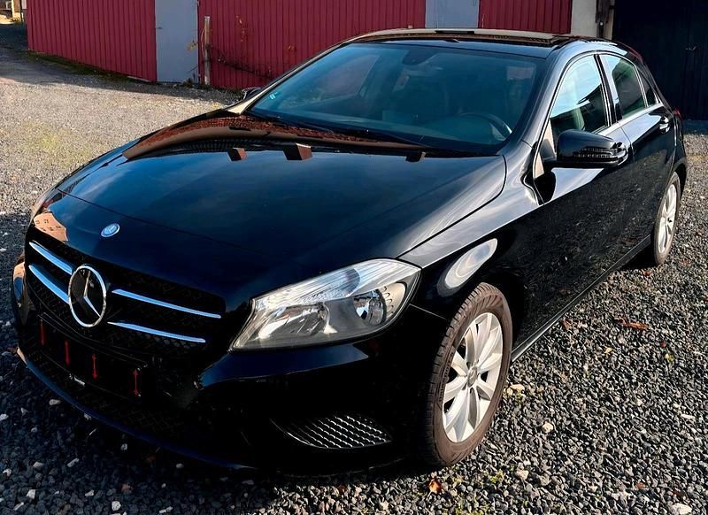 Gebraucht Mercedes A180 120 PS (88 kW) 2014 Schwarz Kleinwagen