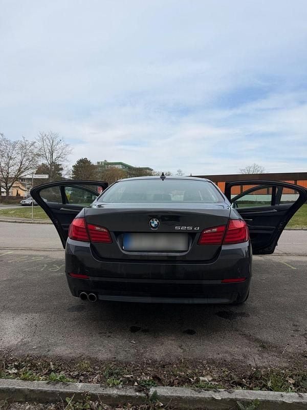 Gebraucht BMW 525 218 PS (160 kW) 2013 Blau Limousine