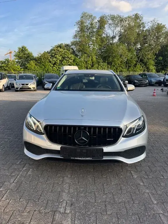Gebraucht Mercedes E220 AMG 194 PS (142 kW) 2017 Silber Kombi