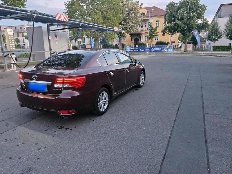 Gebraucht Toyota Avensis 147 PS (108 kW) 2012 Andere farben Limousine