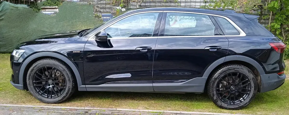 Gebraucht Audi e-tron Premium 230 kW (313 PS) 2021 Schwarz SUV