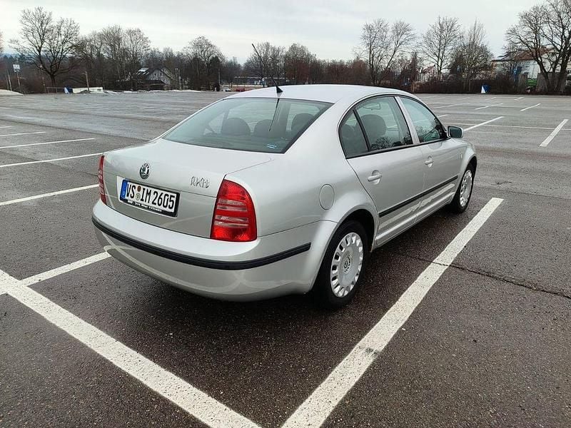 Gebraucht Skoda Superb 116 PS (85 kW) 2005 Silber Limousine