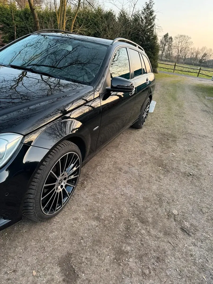 Gebraucht Mercedes C200 136 PS (100 kW) 2012 Schwarz Kombi