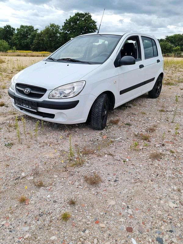 Weiß Gebraucht 2010 Hyundai Getz Kleinwagen | 1.850 € - Bild 1/4