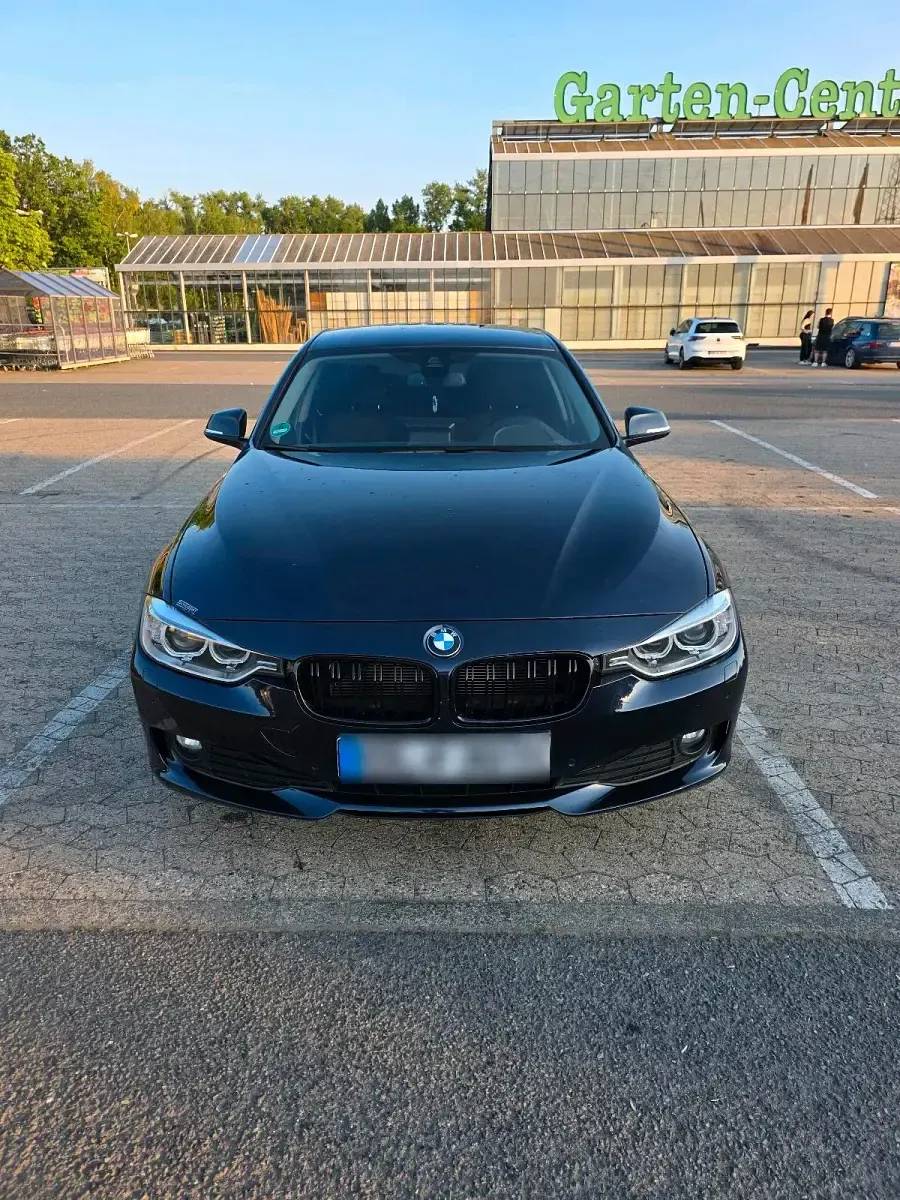 Gebraucht BMW 318 143 PS (105 kW) 2013 Blau Limousine