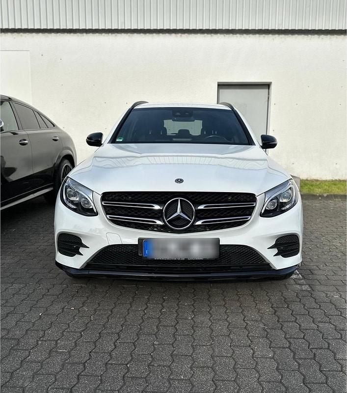 Weiß Gebraucht 2018 Mercedes GLC250 AMG line SUV | 24.700 € (Superpreis) - Bild 1/4