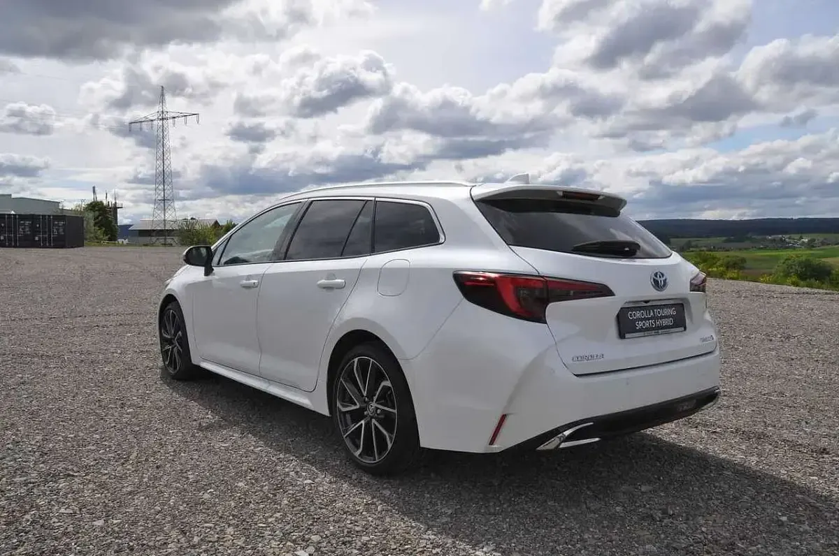 Neu Toyota Corolla Lounge 196 PS (144 kW) 2025 Weiß Kombi