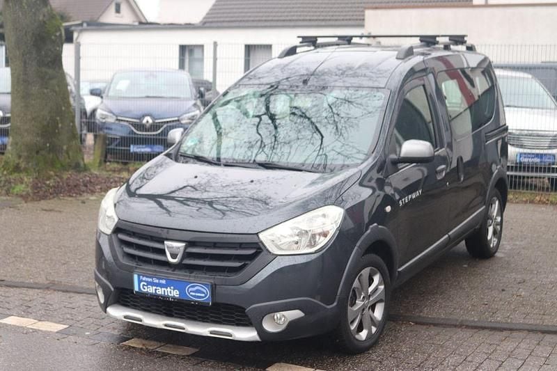 Grau Gebraucht 2016 Dacia Dokker Stepway Van / Kleinbus | 8.900 € (Guter Preis) - Bild 1/4