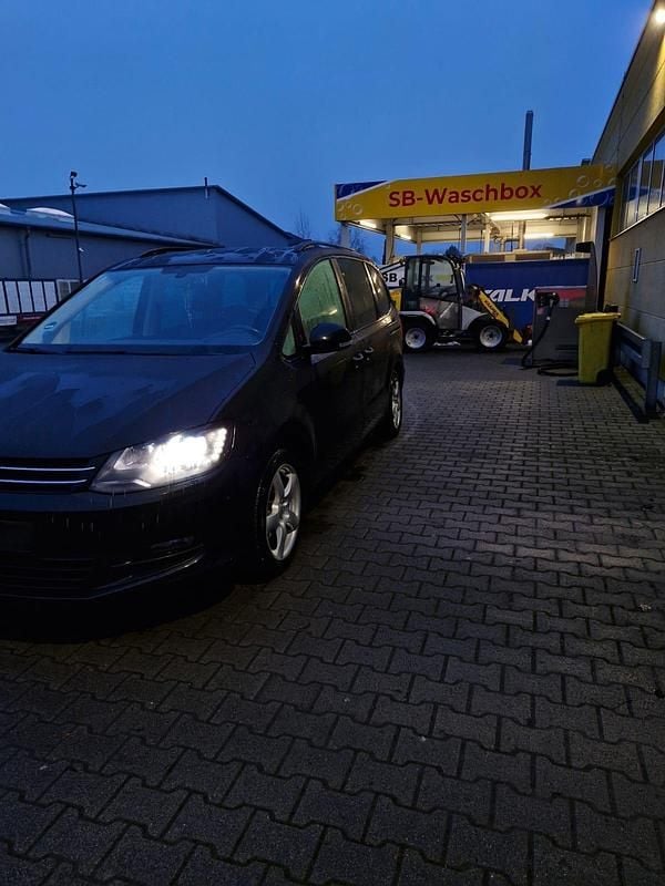 Second-hand VW Sharan 140 CP (102 kW) 2010 Negru Monovolum