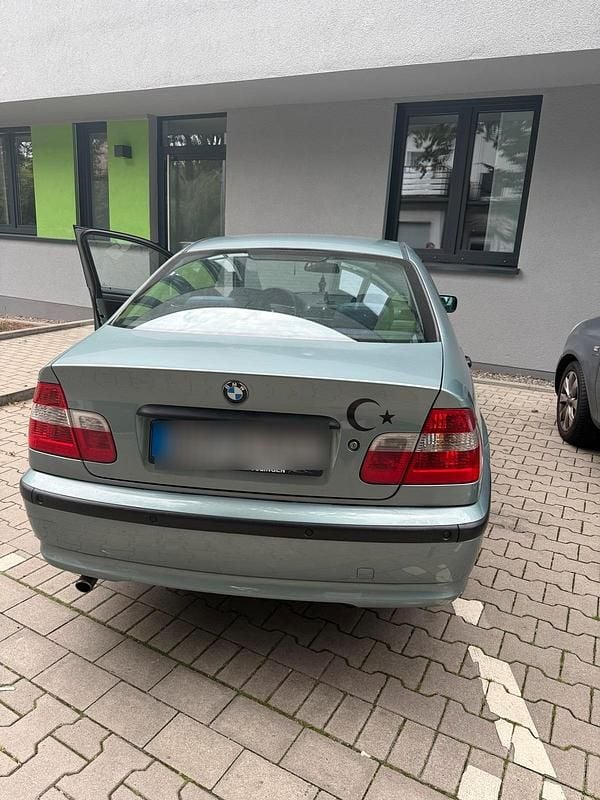 Grün Gebraucht 2003 BMW 316 Limousine | 1.200 € - Bild 1/4