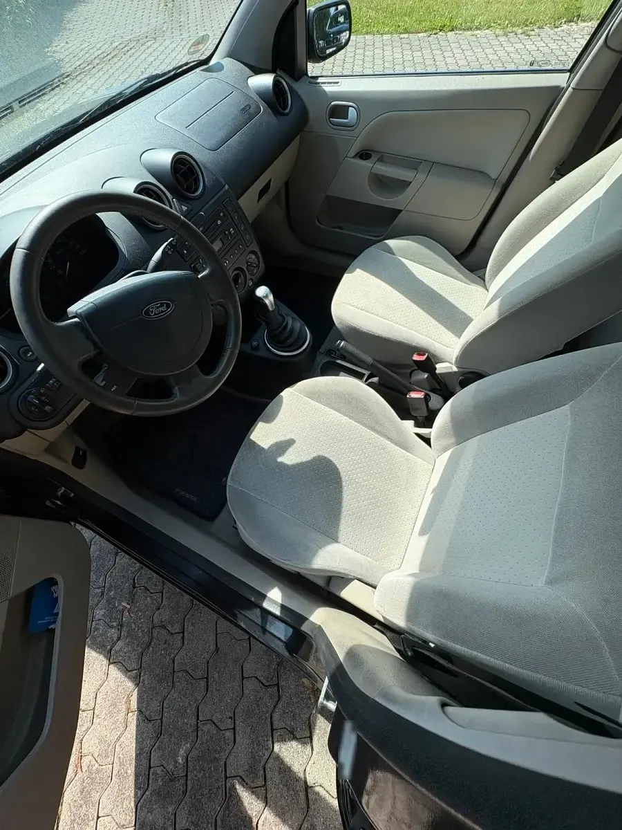 Gebraucht Ford Fiesta 69 PS (50 kW) 2003 Schwarz Kleinwagen
