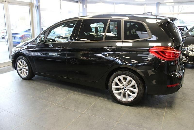 Gebraucht BMW 220 Gran Tourer Advantage 178 PS (130 kW) 2022 Schwarz Van / Kleinbus