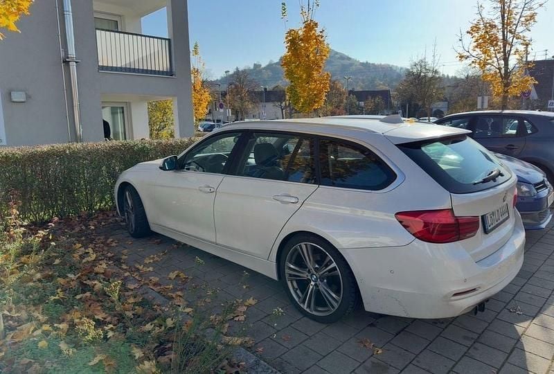 Weiß Gebraucht 2017 BMW 325 Advantage Kombi | 9.999 € (Fairer Preis) - Bild 1/3